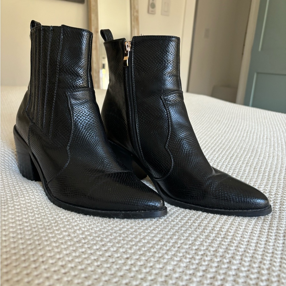 Black snakeskin heeled ankle boots in amazing condition